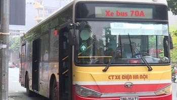 Tìm gấp người đi xe buýt 70A Sơn Tây - Cầu Giấy liên quan ca Covid-19