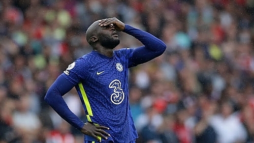 Tỷ phú Abramovich bị trừng phạt, Chelsea lâm nguy