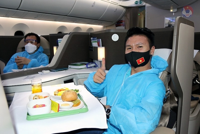 Chuyến bay chở đội tuyển Việt Nam xuất hiện 2 ca nhiễm COVID-19