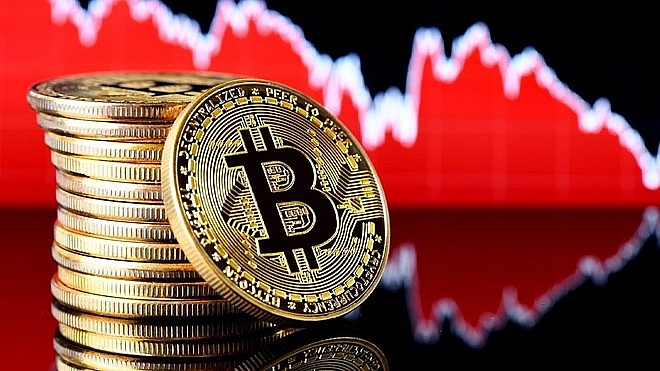 Giá Bitcoin tiếp tục lao dốc