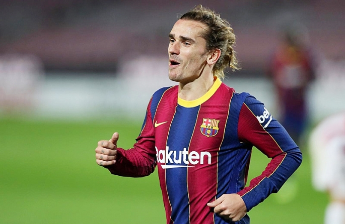 Giữ chân Messi, Barca bán tháo 