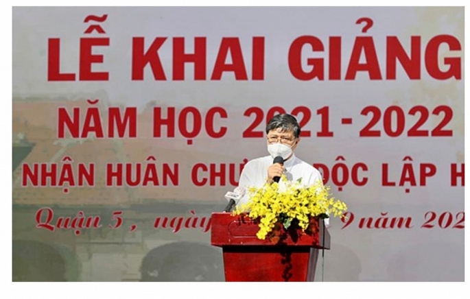 Ông Nguyễn Văn Hiếu, Giám đốc Sở GD-ĐT, phát biểu tại lễ khai giảng năm học mới