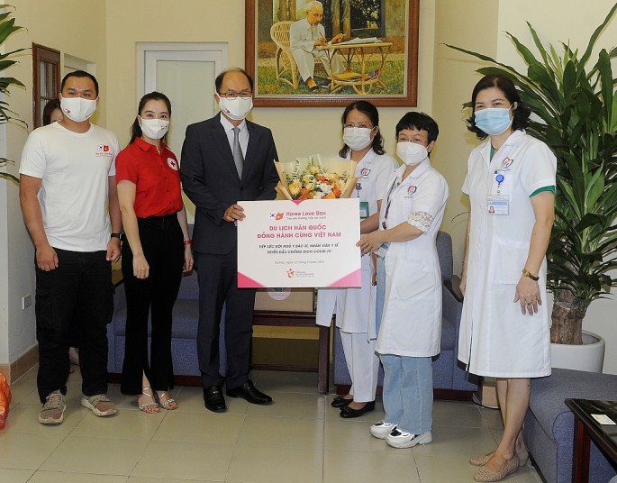 Tổng cục Du lịch Hàn Quốc tiếp sức đội ngũ y bác sỹ, nhân viên y tế Việt Nam tuyến đầu chống dịch