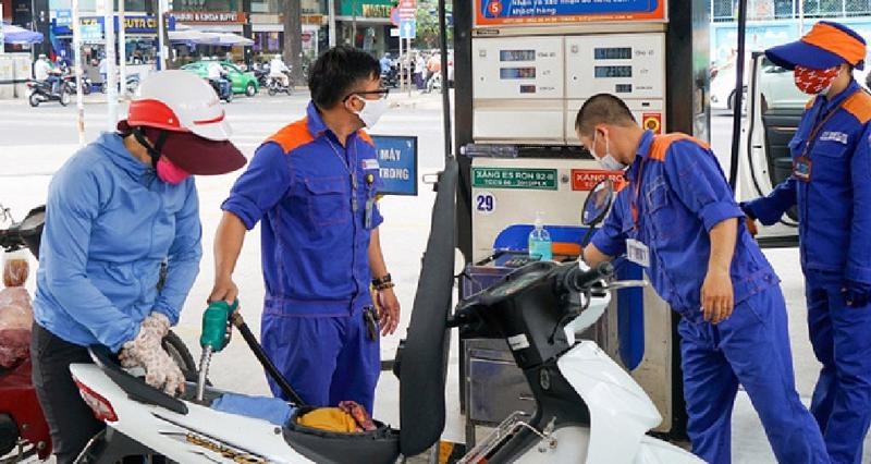 Từ 15g chiều nay giá xăng dầu chính thức tăng thêm 600 đồng/lít