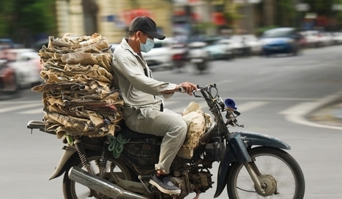 Hà Nội thí điểm hỗ trợ người dân 4 triệu đồng để đổi xe máy cũ lấy xe máy mới
