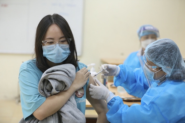 Từ ngày 27-11, Hà Nội tiêm cho vắc-xin Covid 19 cho học sinh lớp 9