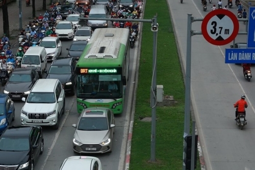 Hà Nội: Nghiên cứu phát triển thêm 14 làn đường ưu tiên cho xe buýt