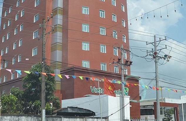 cuu giam doc vietcombank chi nhanh tay do pham 2 toi gay thiet hai hon 2000 ty dong