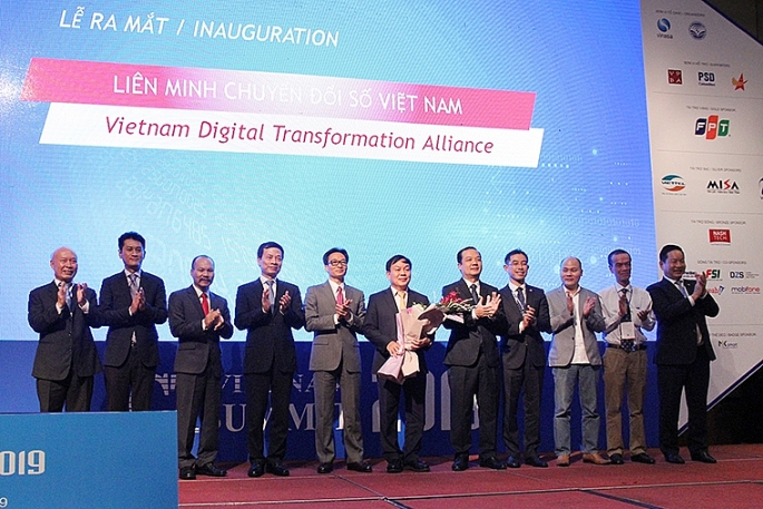 vietnam ict summit 2019 chuyen doi so vi mot viet nam hung cuong