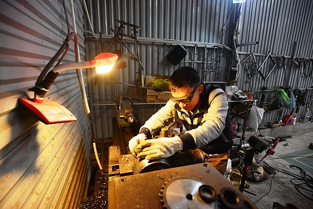 Bất ngờ với chàng trai sáng tạo máy nông nghiệp đa năng từ động cơ đồng nát bat ngo voi chang trai sang tao may nong nghiep da nang tu dong co dong nat