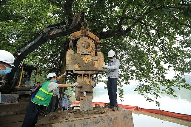 ho guom khoac ao moi voi bo ke da tu nhien