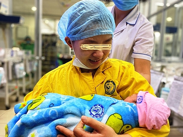 thai phu bi tu mau nao do tai nan giao thong duoc cuu song than ky