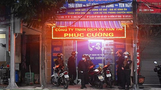 cuong du cung 2 dan em bi bat the nao