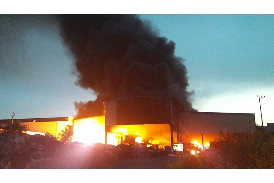 “Bà hỏa” ghé thăm xưởng nhựa của Công ty Vinh Phú ba hoa bat ngo ghe tham xuong nhua cua cong ty vinh phu