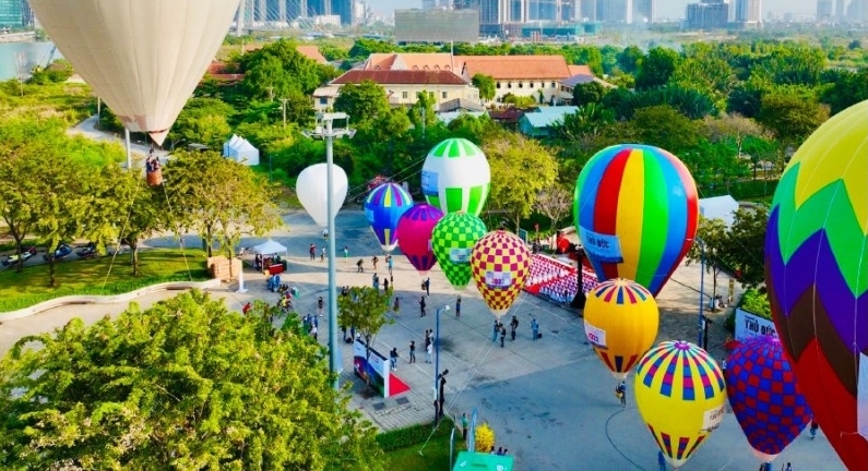 “Du lịch Hà Nội chào 2022 - Get on Hanoi 2022” với chương trình bay cùng khinh khí cầu đặc sắc