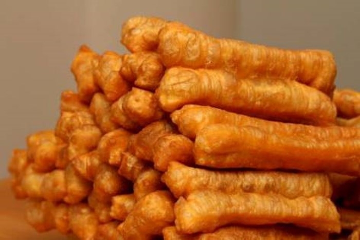 Độc hại từ món ăn vặt- quẩy chiên nhieu doc hai tu mon an vat quay chien