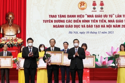 Hà Nội tuyên dương điển hình tiên tiến, nhà giáo tiêu biểu năm 2021