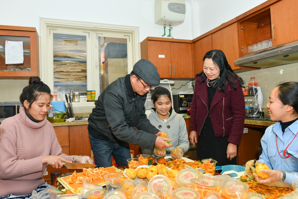 Ông chủ Bảo Tín Minh Châu: Có nhiều thứ còn quý hơn vàng ong chu bao tin minh chau co nhieu thu con quy hon vang