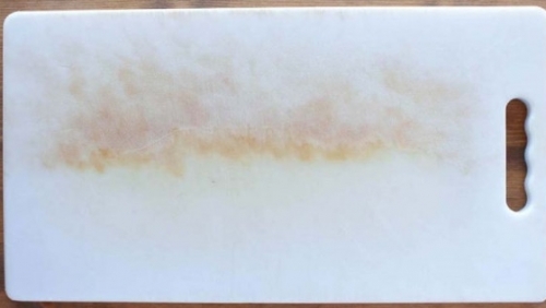 Vì sao cần bỏ thớt nhựa đã có nhiều vết cắt?