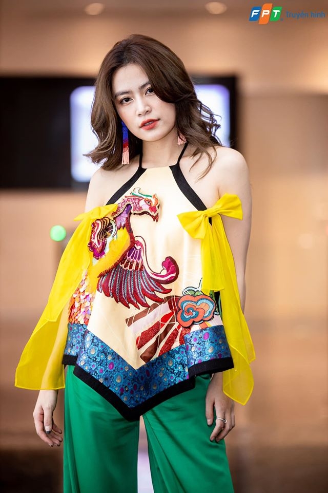 Hoàng Thùy Linh rơi nước mắt với cú đúp tại giải thưởng Làn Sóng Xanh hoang thuy linh roi nuoc mat voi cu dup lich su tai giai thuong lan song xanh