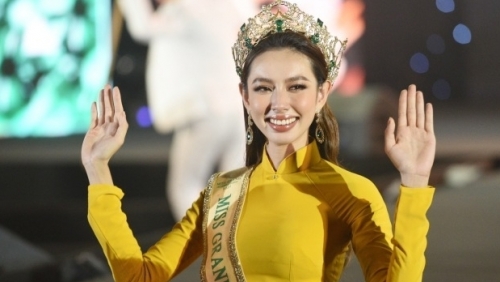 Hoa hậu Thùy Tiên được vinh danh top 10 "Gương mặt trẻ Việt Nam tiêu biểu 2021"