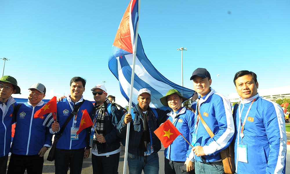 quoc ky viet nam ruc ro trong le dieu hanh tai quang truong olympic lien bang nga