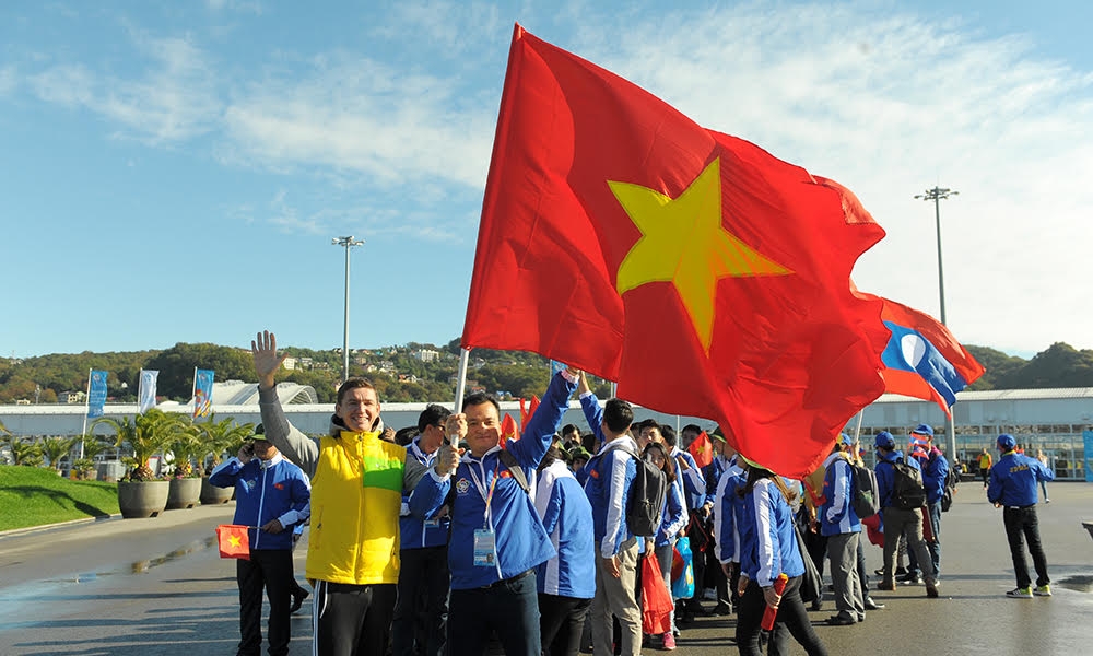 quoc ky viet nam ruc ro trong le dieu hanh tai quang truong olympic lien bang nga