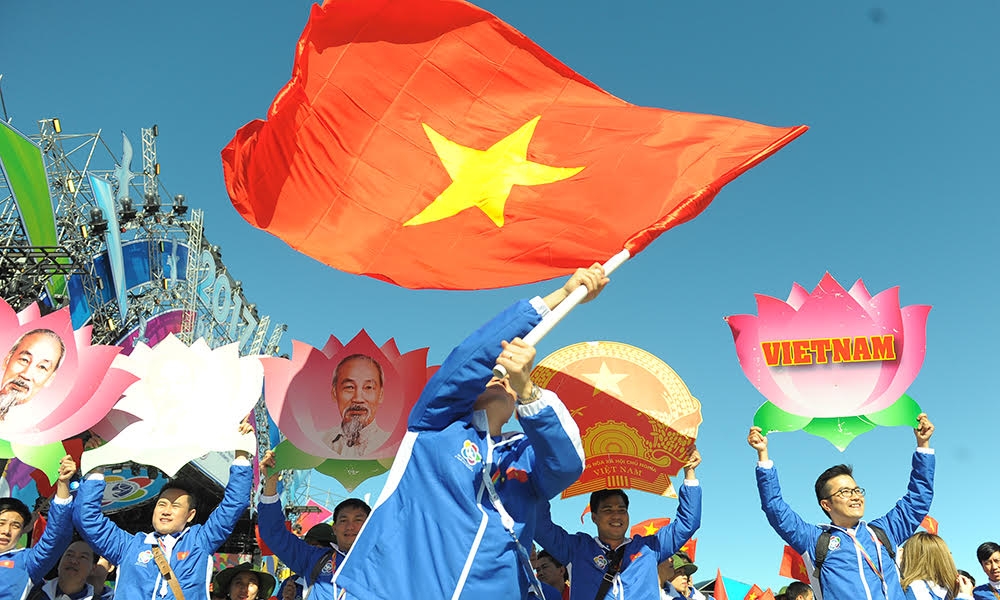 quoc ky viet nam ruc ro trong le dieu hanh tai quang truong olympic lien bang nga