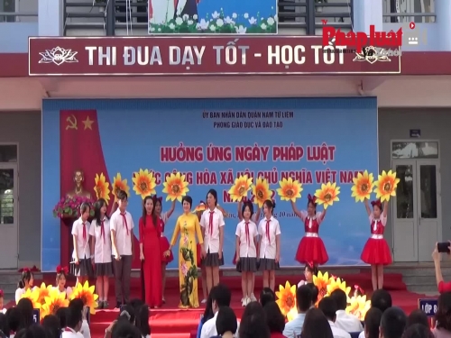 Phát động giáo viên, học sinh hưởng ứng Ngày pháp luật Việt Nam