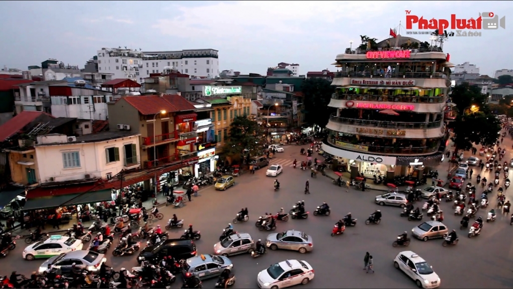 Tìm giải pháp hạn chế ô tô vào phố cổ để tránh ùn tắc