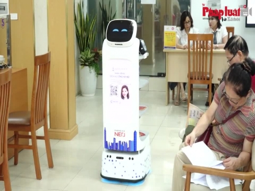 Phường đầu tiên của Hà Nội dùng robot AI hỗ trợ người dân làm thủ tục hành chính