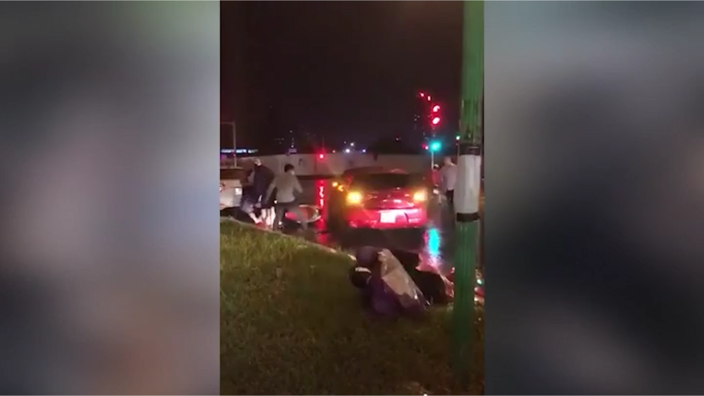 Ô tô “điên” đi lùi gây tai nạn rồi tăng ga bỏ chạy