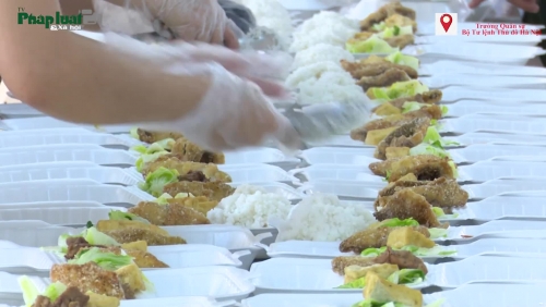 Những bữa ăn đầy đủ dinh dưỡng tại khu cách ly của gần 752 công dân trở về từ Hàn Quốc